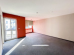 Wohnzimmer - Helle 2-Zimmer-Wohnung mit Balkon und TG-Stellplatz in zentraler Lage von Coburg!