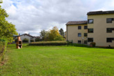 Seitenansicht Grillplatz - Großzügige 4,5-Zimmer-Wohnung mit Balkon und Tiefgaragenstellplatz in Rödental