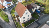 Titelbild - Großes Wohnhaus mit schönem Garten und Nebengebäude mit Garage in Weidach!