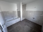 Erstbezug in bevorzugter Wohnlage! 4-Zimmer-Wohnung mit Balkon & Stellplatz in ruhiger Zentrumslage! - Bad mit BW & Dusche