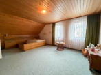 Schlafzimmer OG - Separates Grundstück und Eigentumswohnung im Zweifamilienhaus
