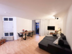 Wohnzimmer - Moderne 2-Zimmer-Erdgeschosswohnung mit Balkon und Tiefgaragenstellplatz – Perfekt für Singles oder Paare