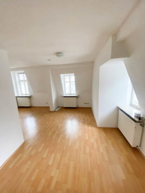 Großzügige 1-Zimmer DG Wohnung in der Innenstadt von Coburg, 96450 Coburg, Dachgeschosswohnung