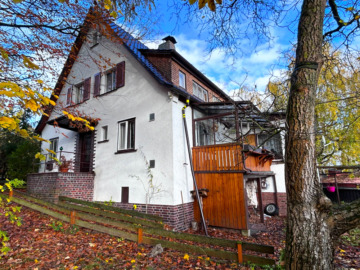 Zentrales Einfamilienhaus und großzügige Grundstücke in Sonneberg, 96515 Sonneberg, Wohngrundstück