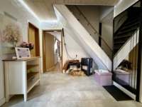 Flur und Treppe zum DG