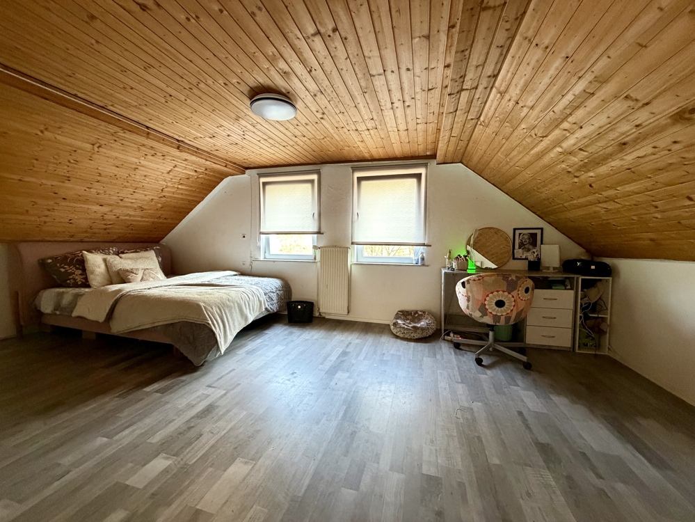 Schlafzimmer DG