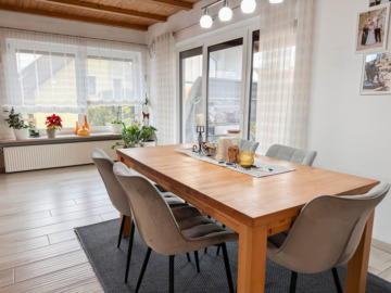 Modernes Einfamilienhaus mit Einliegerwohnung und Doppelgarage in Rödental, 96472 Rödental / Mönchröden, Einfamilienhaus