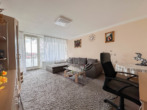 Wohnzimmer - Vermietete 2-Zimmer-Wohnung mit Balkon und Weitblick zu verkaufen!