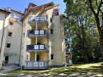 Außenansicht - Balkon zur Wohnung rechts unten - Schicke 2-Zimmer-Erdgeschosswohnung mit Balkon und TG-Stellplatz!