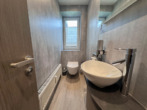 Gäste-WC - Hochwertig sanierte und vollausgestattete 6-Zimmer-Wohnung in Coburg!