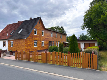 Schöne Doppelhaushälfte mit herrlichem Garten als Ein-oder Zweifamilienhaus in Neustadt bei Coburg, 96465 Neustadt bei Coburg, Doppelhaushälfte