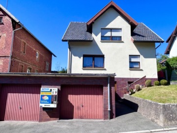 Einfamilienhaus mit Garten und Doppelgarage in Rödental – familienfreundlich & modernisierbar, 96472 Rödental, Einfamilienhaus