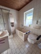 Badezimmer - Einfamilienhaus mit Garten und Doppelgarage in Rödental – familienfreundlich & modernisierbar