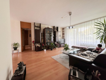 Großzügige & helle 5-Zimmer-Wohnung mit Balkon, 96450 Coburg, Erdgeschosswohnung