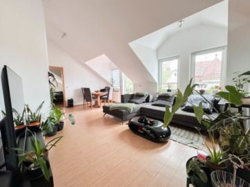 Schöne 2-Zimmer-Dachgeschosswohnung mit zwei Balkonen und Tiefgaragenstellplatz, 96450 Coburg, Dachgeschosswohnung