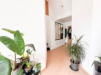 Flur - Schöne 2-Zimmer-Dachgeschosswohnung mit zwei Balkonen und Tiefgaragenstellplatz