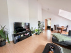 Wohnzimmer - Schöne 2-Zimmer-Dachgeschosswohnung mit zwei Balkonen und Tiefgaragenstellplatz