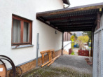 Carport - Großzügiges Zweifamilienhaus mit Garten