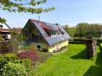 Ein- bzw. Zweifamilienhaus mit Doppelgarage und Garten! - Gartenansicht