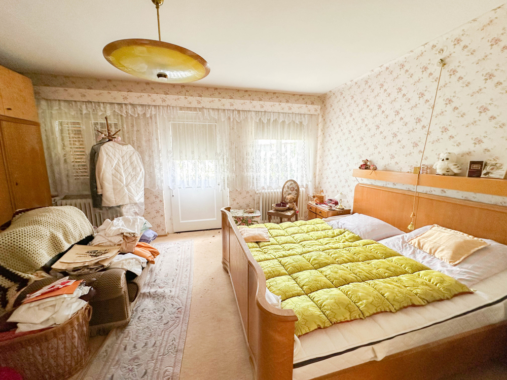 Schlafzimmer 1