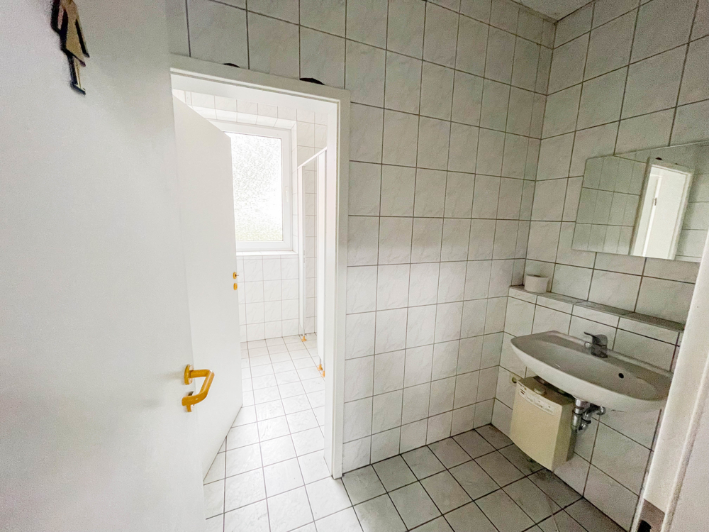 WC Damen Lagerhalle