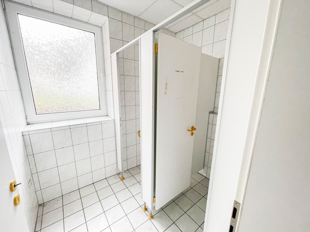 WC Damen Lagerhalle