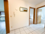 Flur - Helle 3-Zimmer-Maisonettewohnung mit Balkon, Weitblick & Garage in gepflegtem Mehrfamilienhaus