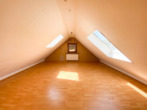Kinderzimmer - Helle 3-Zimmer-Maisonettewohnung mit Balkon, Weitblick & Garage in gepflegtem Mehrfamilienhaus