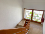 Treppehaus - Helle 3-Zimmer-Maisonettewohnung mit Balkon, Weitblick & Garage in gepflegtem Mehrfamilienhaus
