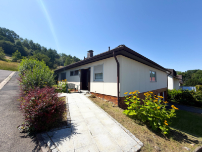 *RESERVIERT* Bungalow mit schönem Garten und Doppelgarage in ruhiger Lage von Niederfüllbach, 96489 Niederfüllbach, Bungalow