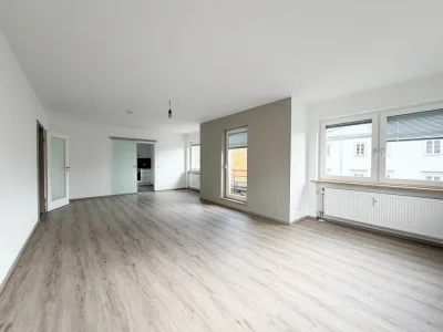 Renovierte 2-Zimmer-Stadtwohnung mit französischem Balkon, 96450 Coburg, Etagenwohnung