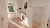 Küche - Freundliche 4-Zimmer-Wohnung mit 2 Balkonen und Einbauküche zu vermieten!