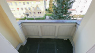 Balkon Wohnzimmer - Freundliche 4-Zimmer-Wohnung mit 2 Balkonen und Einbauküche zu vermieten!