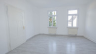 Schlafzimmer - Freundliche 4-Zimmer-Wohnung mit 2 Balkonen und Einbauküche zu vermieten!