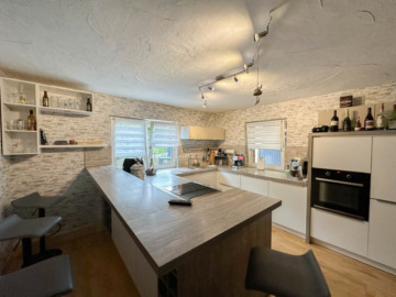 Modernisiertes Einfamilienhaus mit Einliegerwohnung in Coburg/Neuses, 96450 Coburg / Neuses, Einfamilienhaus