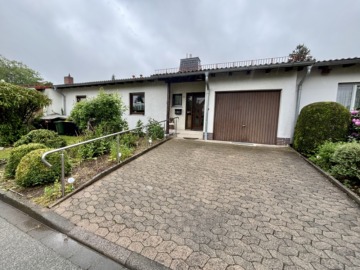 Charmantes Reihenmittelhaus im Bungalowstil mit Garage – Wohnen auf einer Ebene in begehrter Lage von Neustadt!, 96465 Neustadt bei Coburg, Reihenmittelhaus
