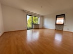 Wohnzimmer - Helle 3-Zimmer-Wohnung mit zwei Balkonen, Gartennutzung und moderner Einbauküche