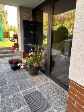 Helle 3-Zimmer-Wohnung mit zwei Balkonen, Gartennutzung und moderner Einbauküche, 96450 Coburg / Rögen, Dachgeschosswohnung