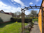 Bild - Attraktives Zweifamilienhaus mit Garten und Garagen in Wildenheid!