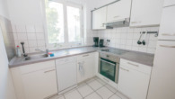 Küche mit EBK - *RESERVIERT* Tolle 2,5-Zimmer-Erdgeschosswohnung in gefragter Wohngegend in Coburg!