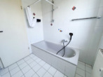 Bad - Schicke 2-Zimmer-Wohnung mit Balkon!