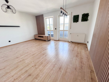 Schicke 2-Zimmer-Wohnung mit Balkon!, 96487 Dörfles-Esbach, Etagenwohnung