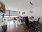 Wohnzimmer - Attraktive 3-Zimmer-Wohnung mit Balkon und Tiefgaragenstellplatz in bester Zentrumslage von Coburg
