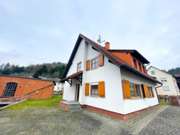 Gepflegtes Zweifamilienhaus in Rödental zu verkaufen!, 96472 Rödental / Mittelberg, Zweifamilienhaus