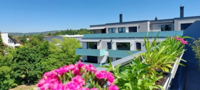 Exklusive neuwertige DG-Wohnung mit Dachterrasse, Aufzug & Veste-Blick – Energieeffizienzklasse A+, 96487 Dörfles-Esbach, Dachgeschosswohnung