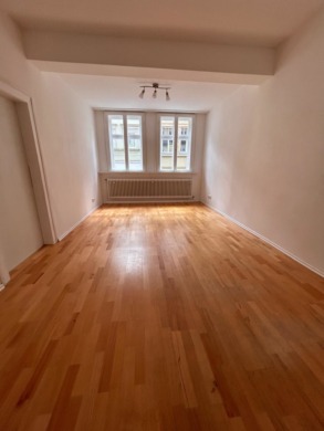 Charmante 3-Zimmer-Altbauwohnung in bester Innenstadtlage, 96450 Coburg, Etagenwohnung
