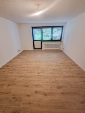 Zentrumsnahe renovierte 2-Zimmer Wohnung mit Terrasse und Stellplatz, 96450 Coburg, Erdgeschosswohnung