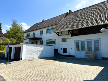 Preisanpassung! Zweifamilienhaus mit Doppelgarage und Scheune/Lagerhalle, 96465 Neustadt bei Coburg / Weimersdorf, Zweifamilienhaus