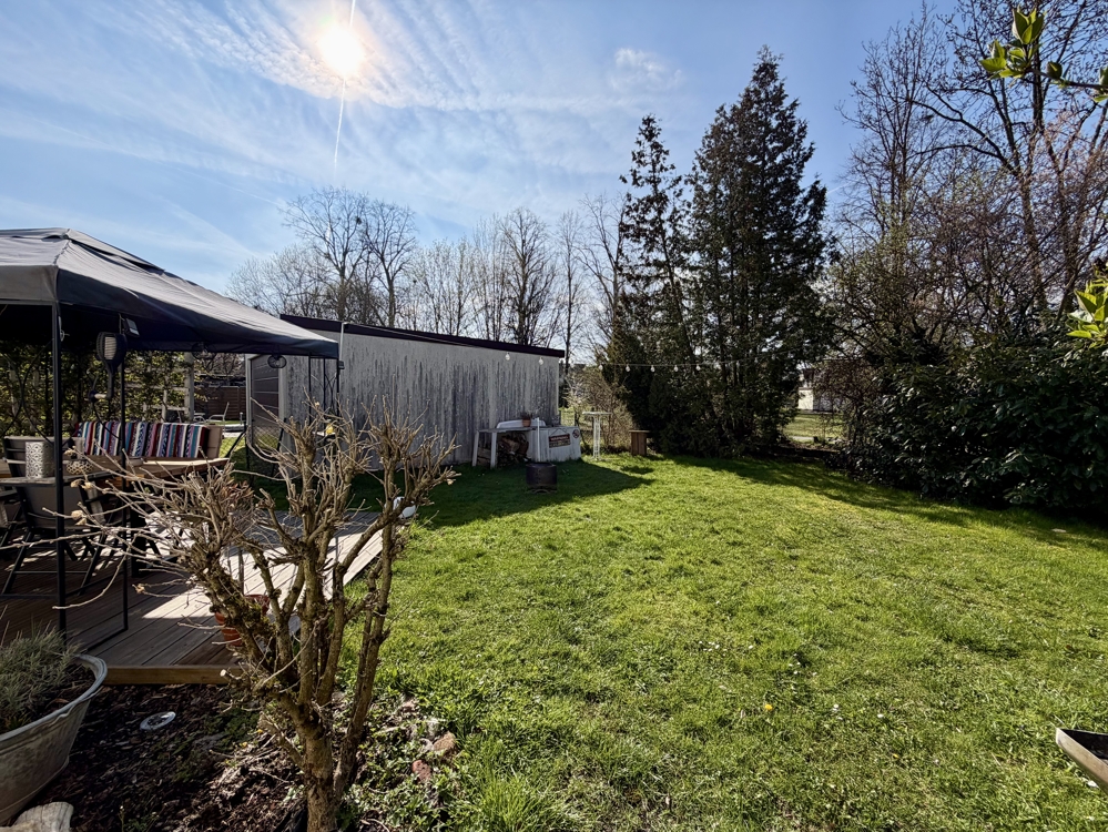 Garten mit Sitzbereich