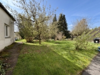 Nebengeäude und Garten